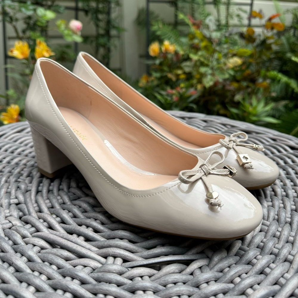 Kate Spade Beverly Bow Pump Patent Tusk Sz 7.5 - Picture 1 of 10